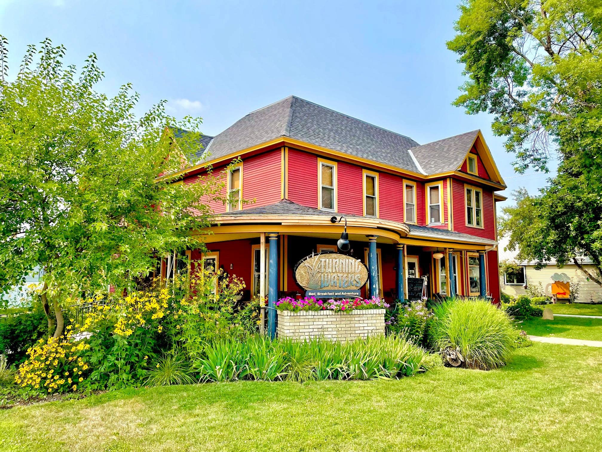 turning-waters-bed- breakfast-photo-flowers-front-garden-blue-skies-green-grass