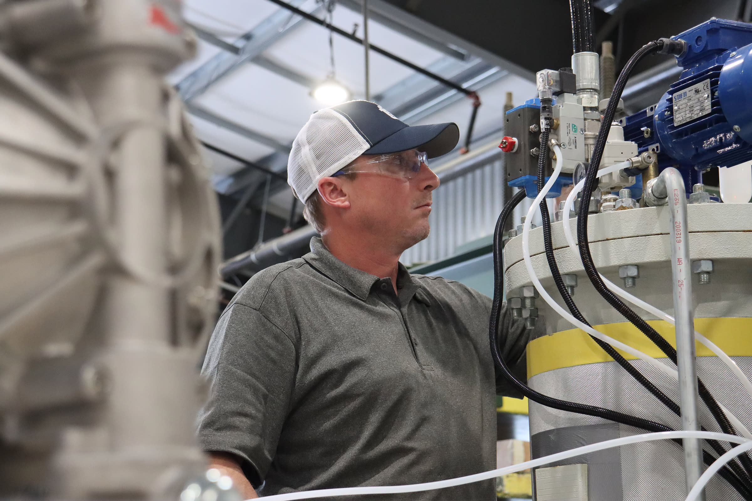 FSI technical service team assisting clients with polyurethane system setup and application guidance.
