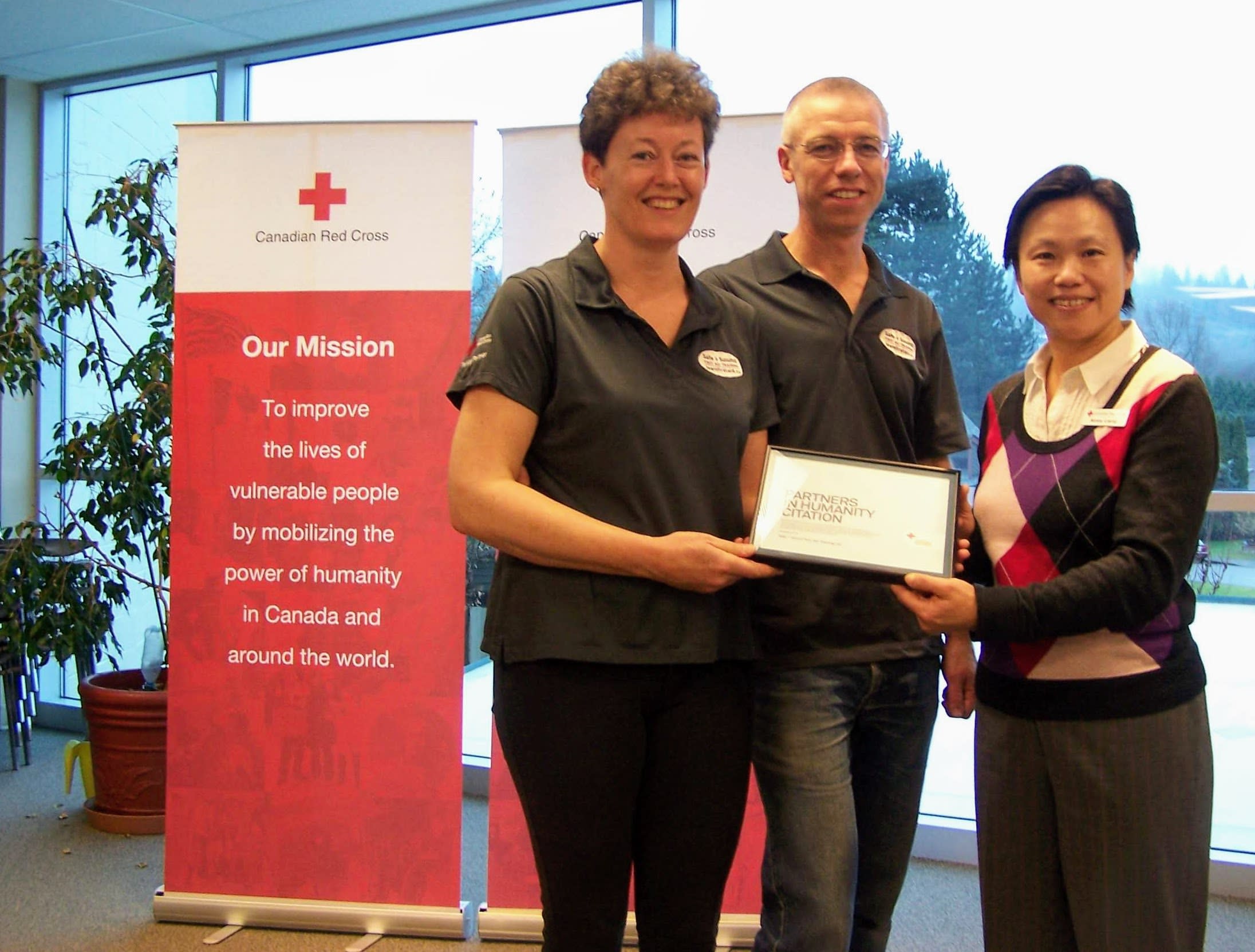 Gill and Warren McCulloch, Safe + Sound owners being presented with the Red Cross Partners in Humanity Award.