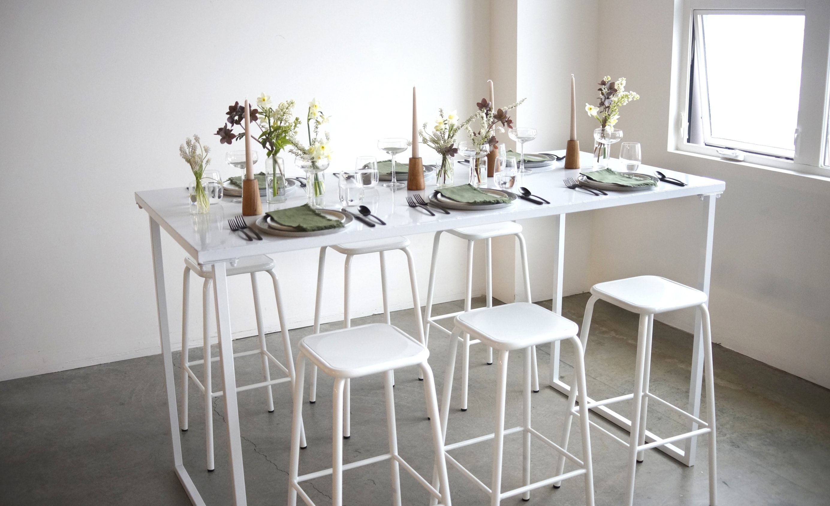 Table rentals for meetings and dinner parties