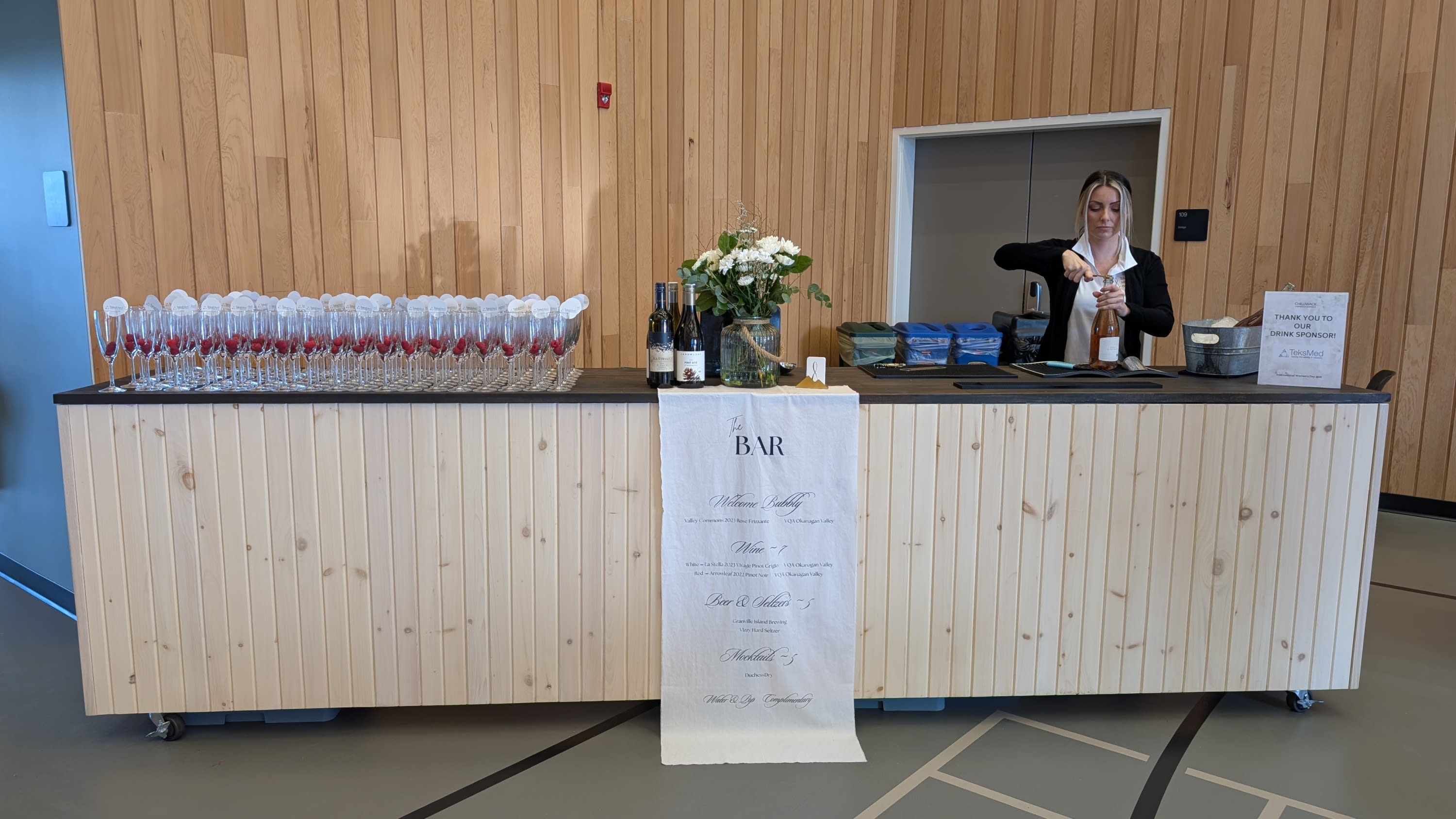 12 foot mobile bar light wood hampton satellite bar with champagne flutes