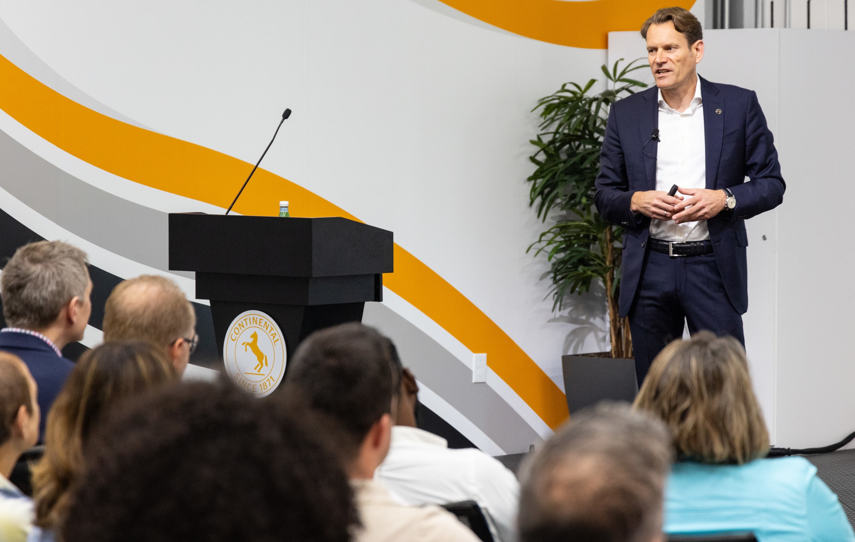 Continental’s CEO, Nikolai Setzer, recently visited the company’s ContiTech Industrial Solutions Americas Headquarters in Fai