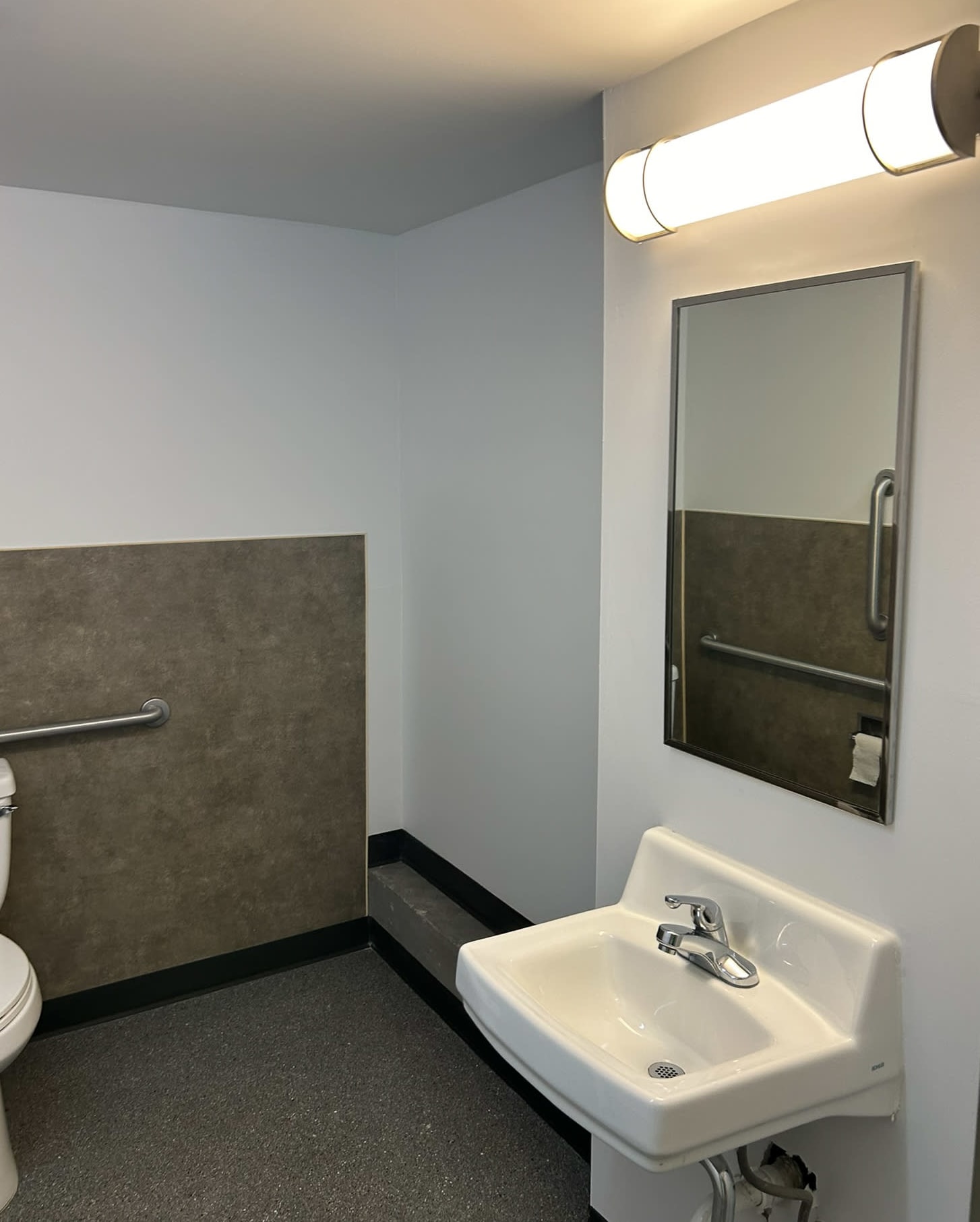 A fresh commercial bathroom