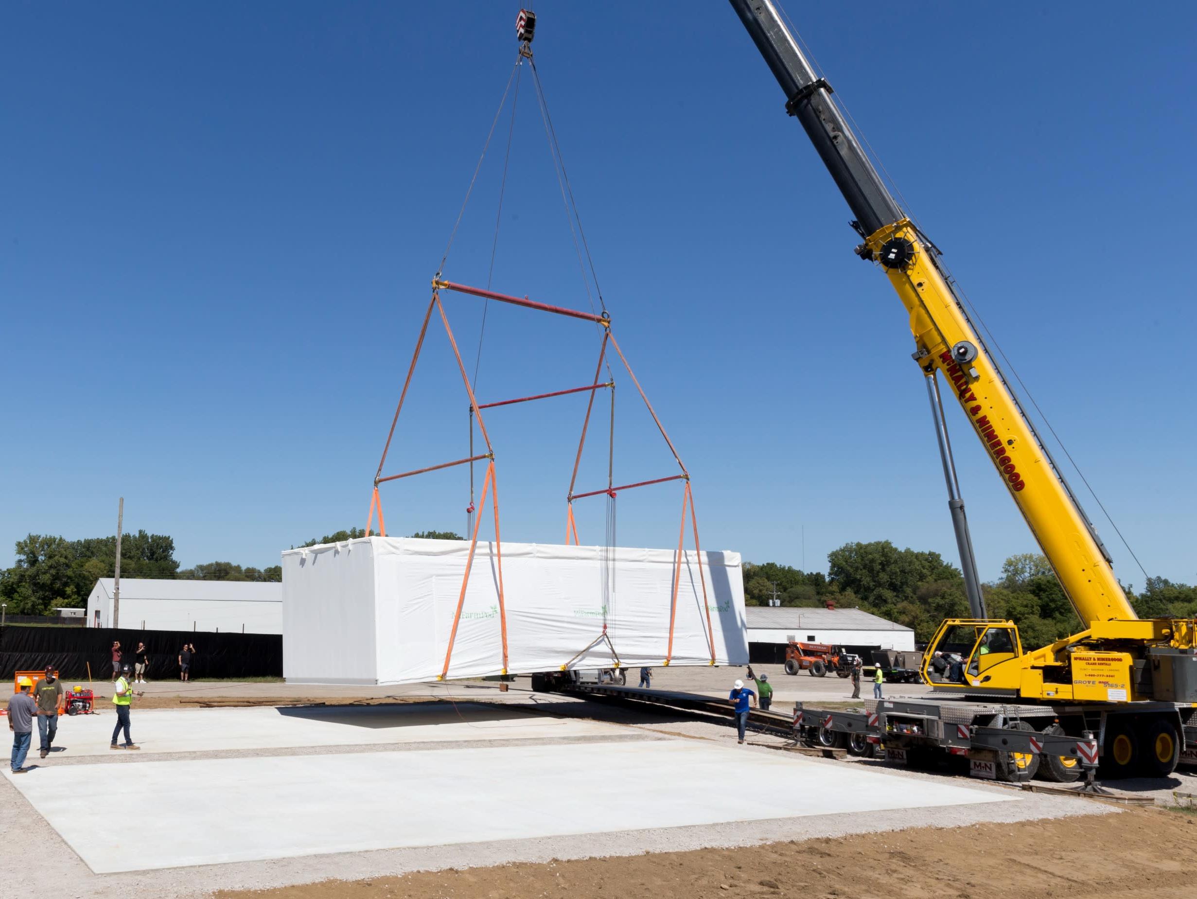MiFarmPod crane lifting pod