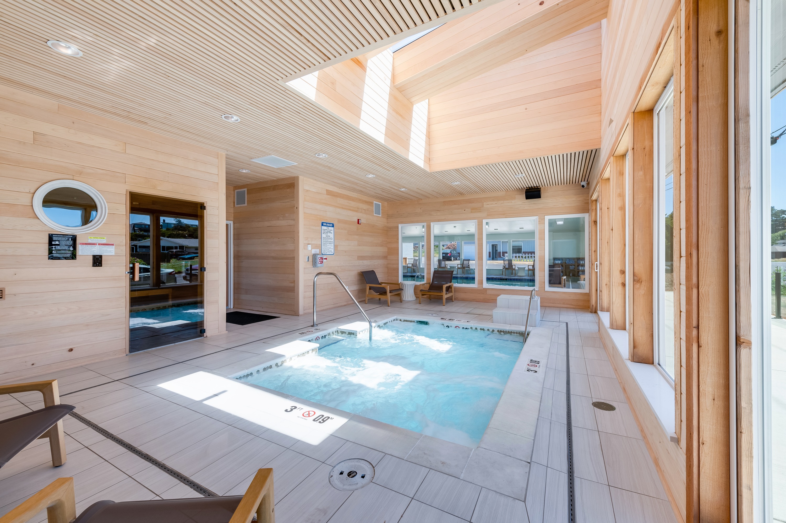 Hotel Hot Tub and Sauna