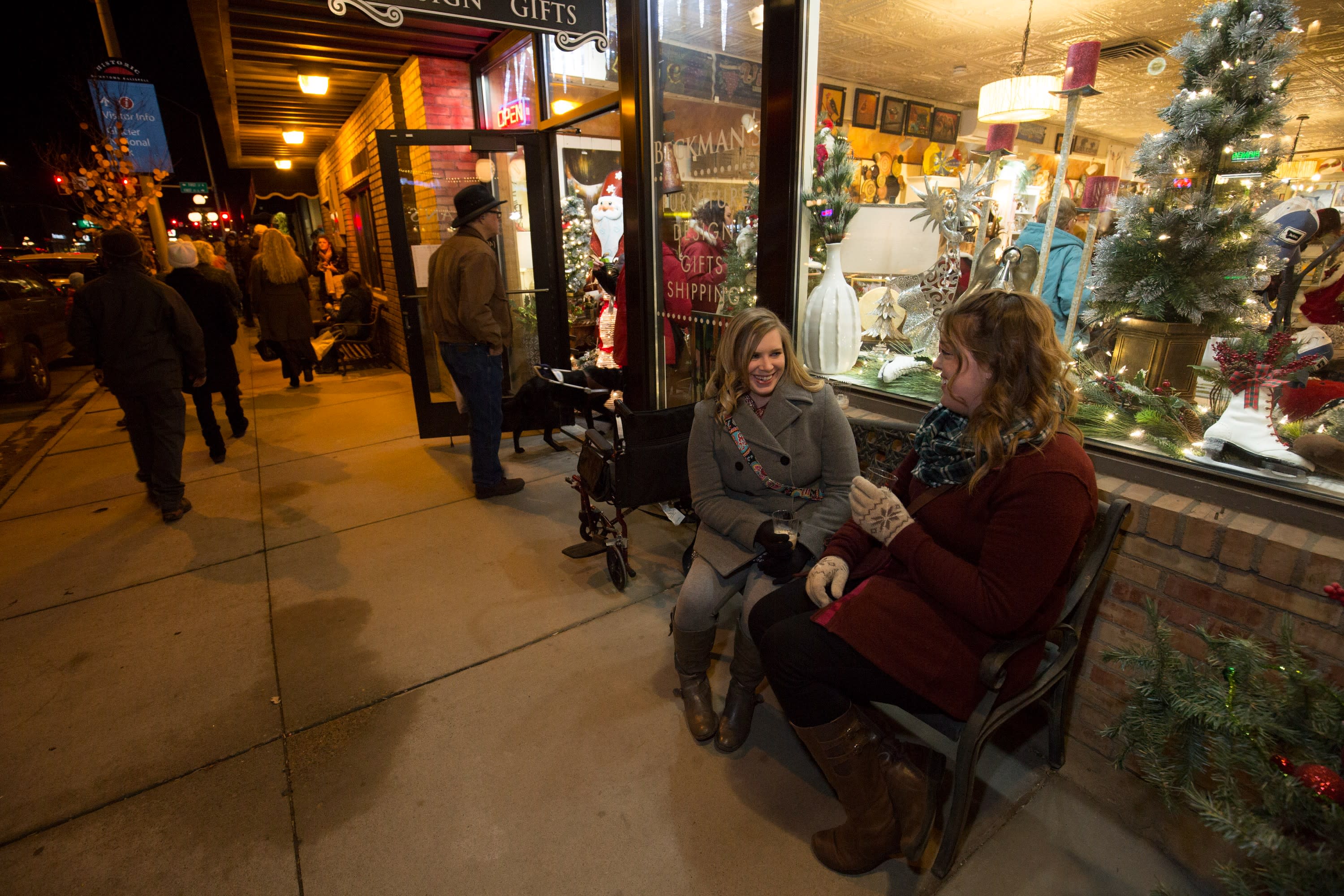 Downtown Kalispell Art Walk & Holiday Stroll