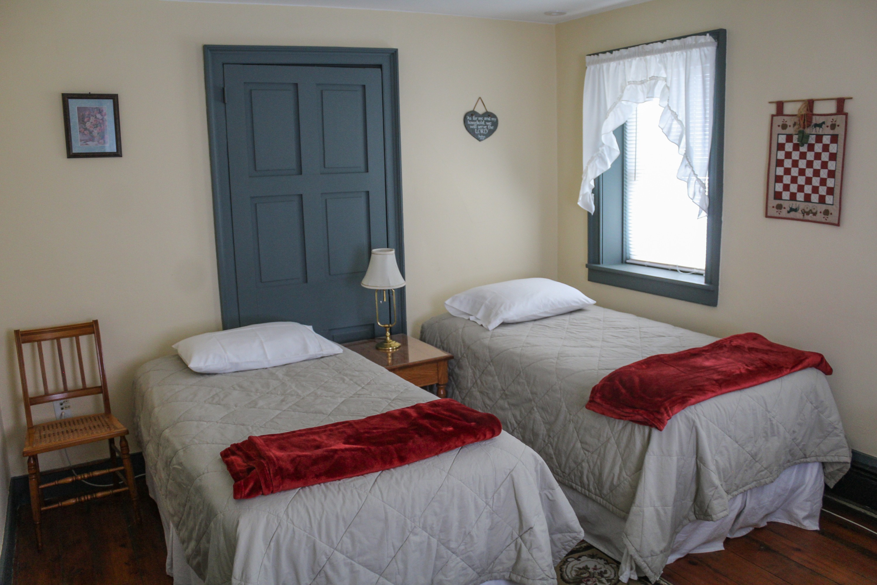 photo of two beds in Dutchman Suite of Blue Rock BnB