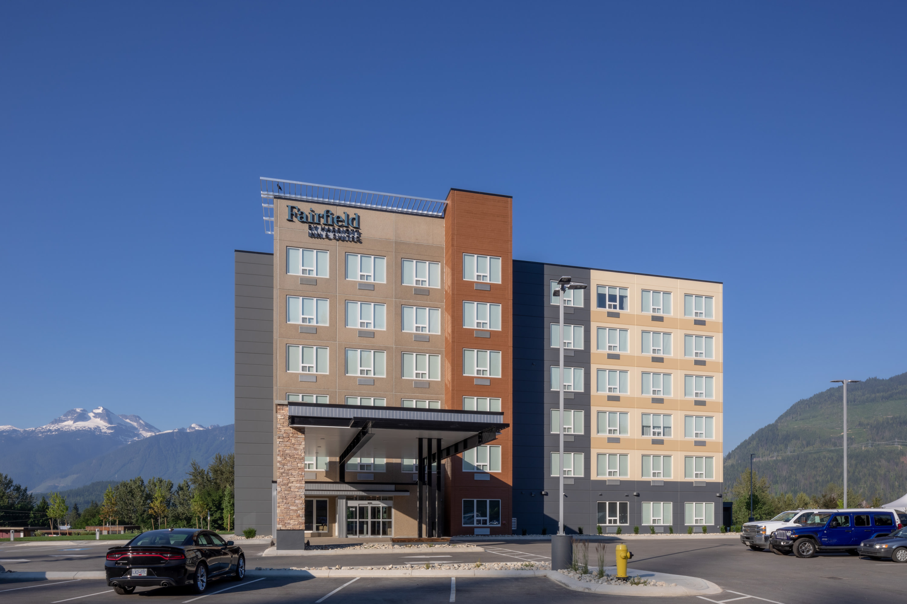 whole building facaide the fairfield by marriott revelstoke