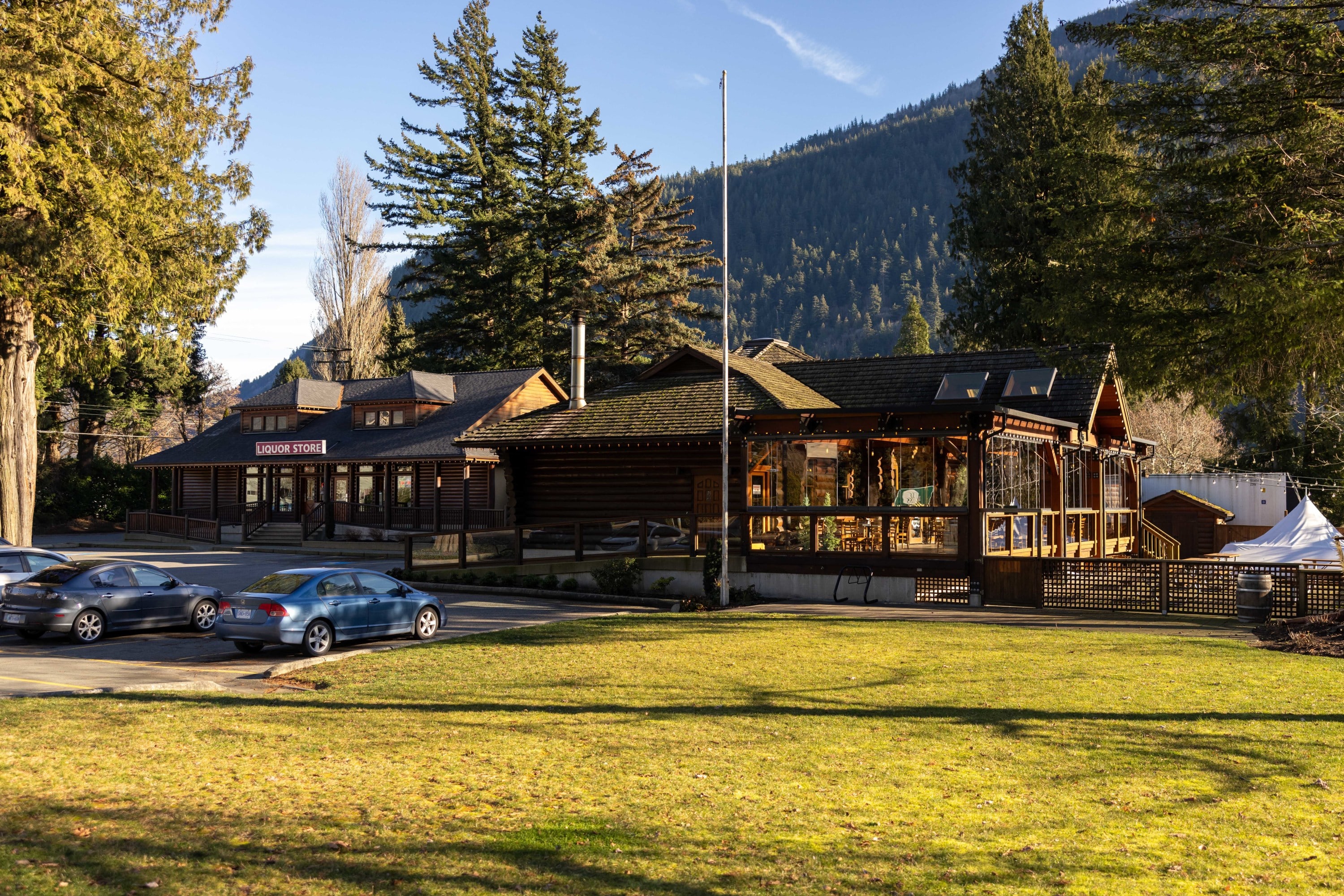 Put with patio and lakeview dining