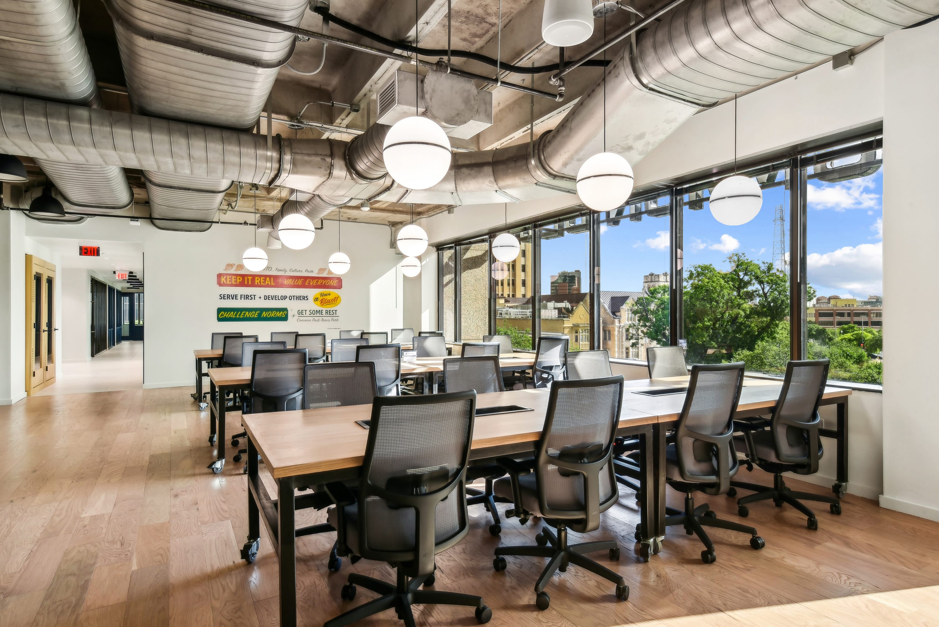 Common Desk - Travis Park Plaza