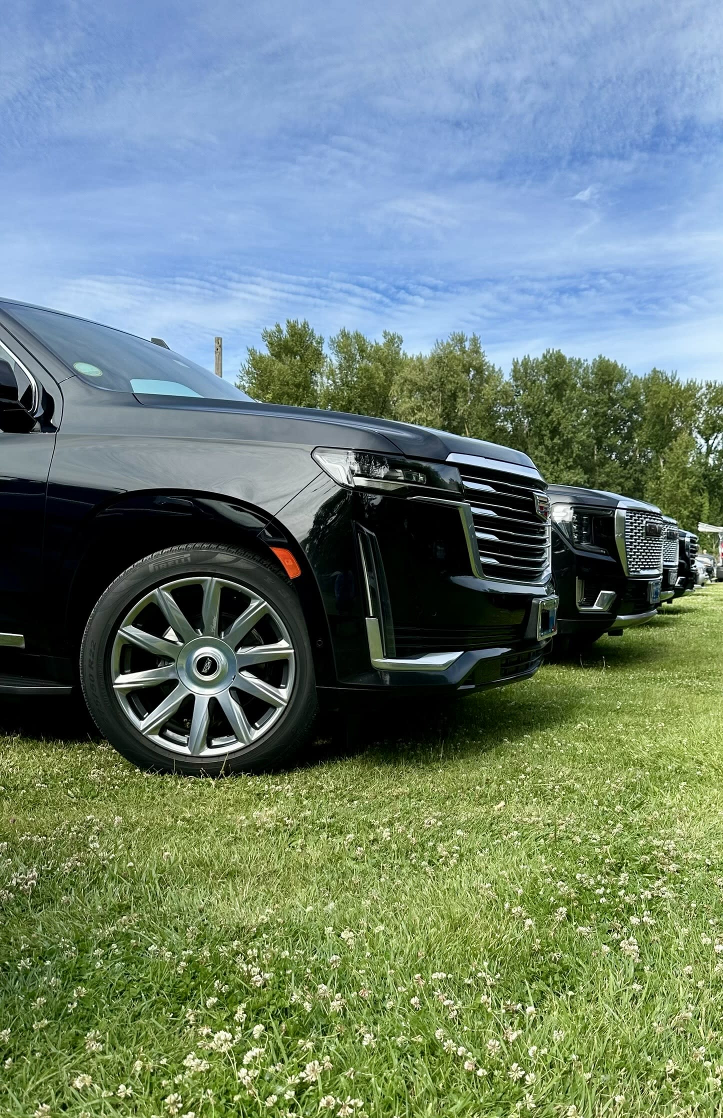 Luxury limo service for private airport transfers in Portland, Oregon