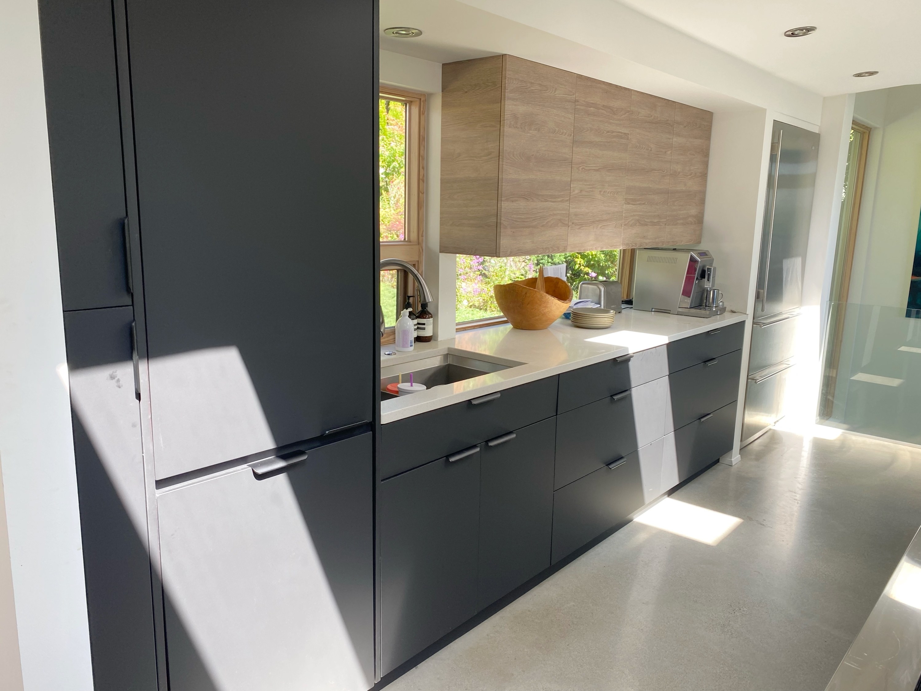 Charcoal and woodgrain kitchen