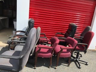 Desk Charis Guest Chairs Rolling and Non-rolling