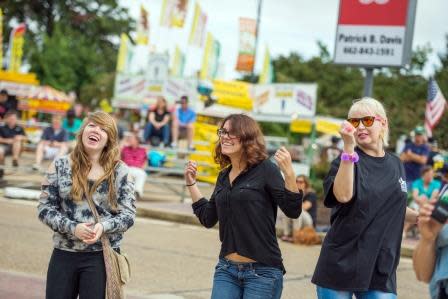 ladies at octoberfest