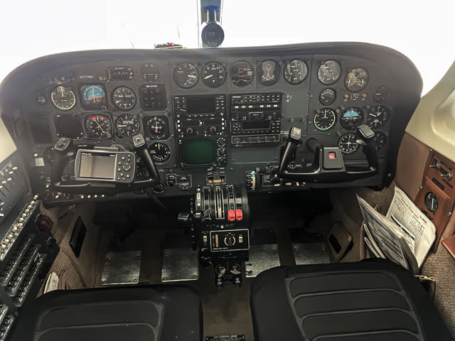 Cessna 340A S/N 340A-0415 Cockpit