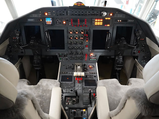 Falcon 50-4 S/N 094 Cockpit View