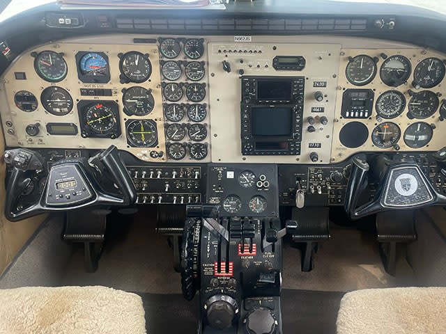 KING AIR E90 S/N LW-176 Cockpit View