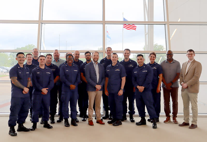 Uscg Operations Center CIC, Coast Guard partnership maintains Louisiana operations during ...
