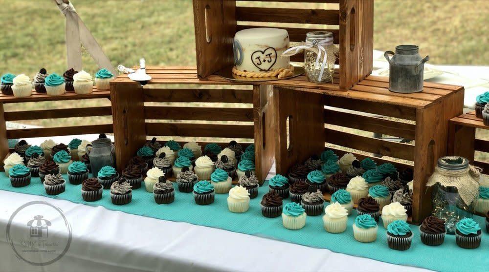 Wedding Cake & Cupcakes