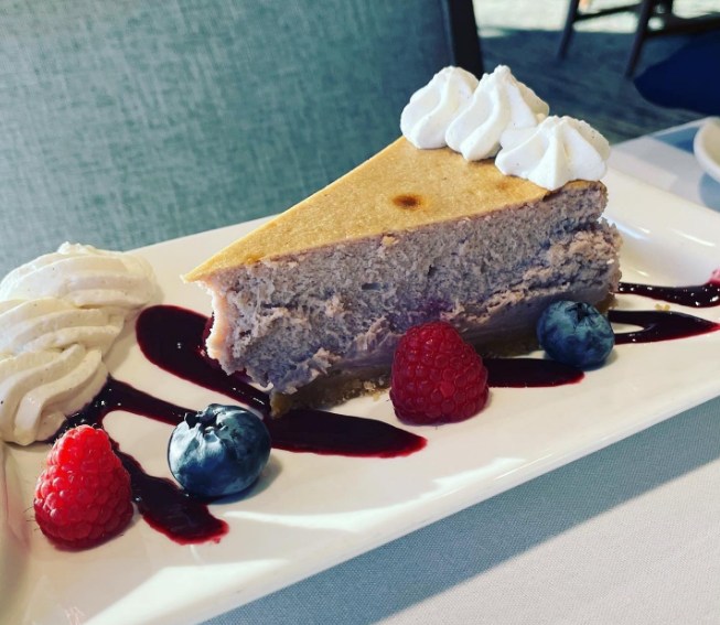 Fresh Cheesecake with Berries