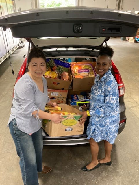 Member agency Safe Futures shopping at the Food Center