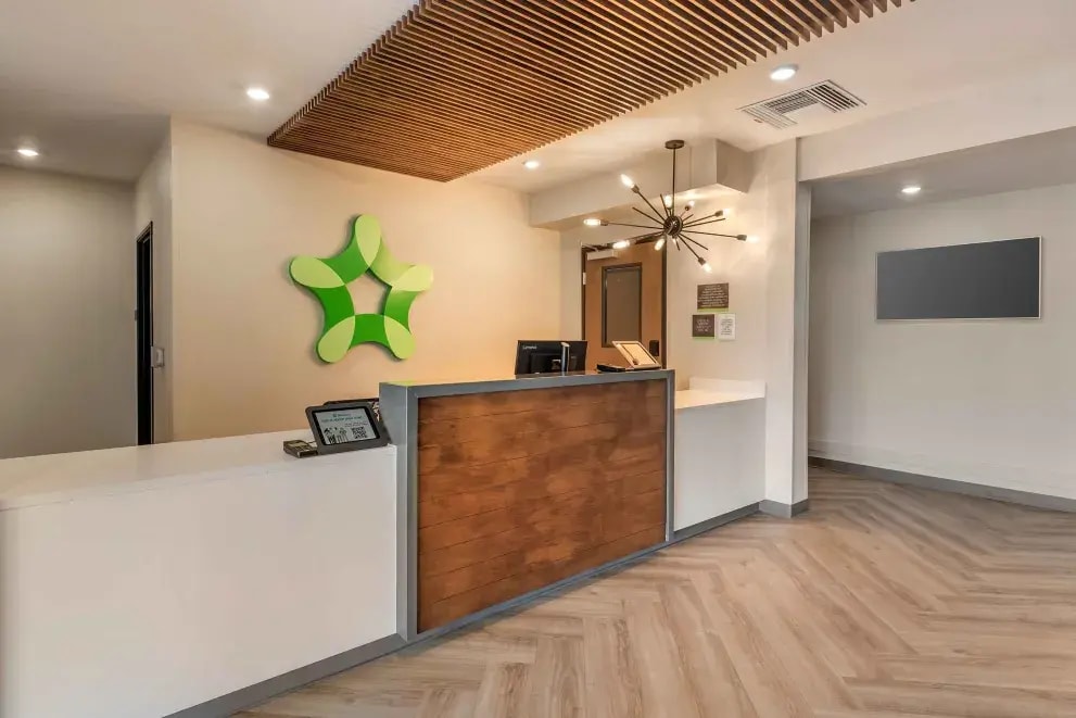 Front Desk attended 24/7