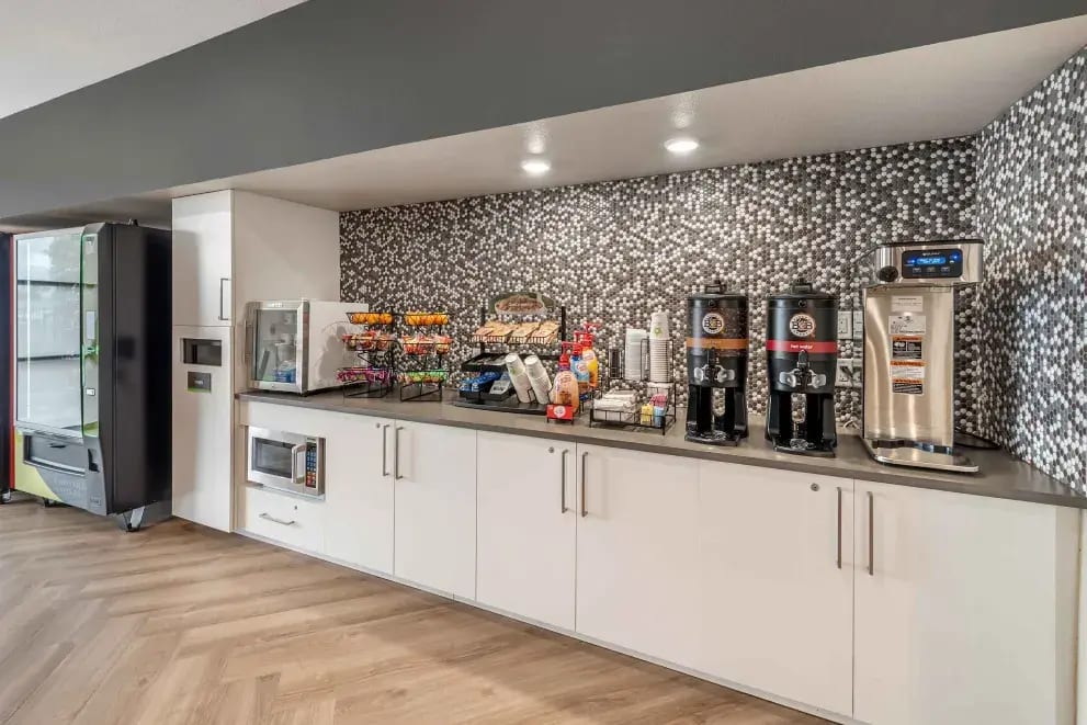 Breakfast available every day from 6:00am to 9:30am