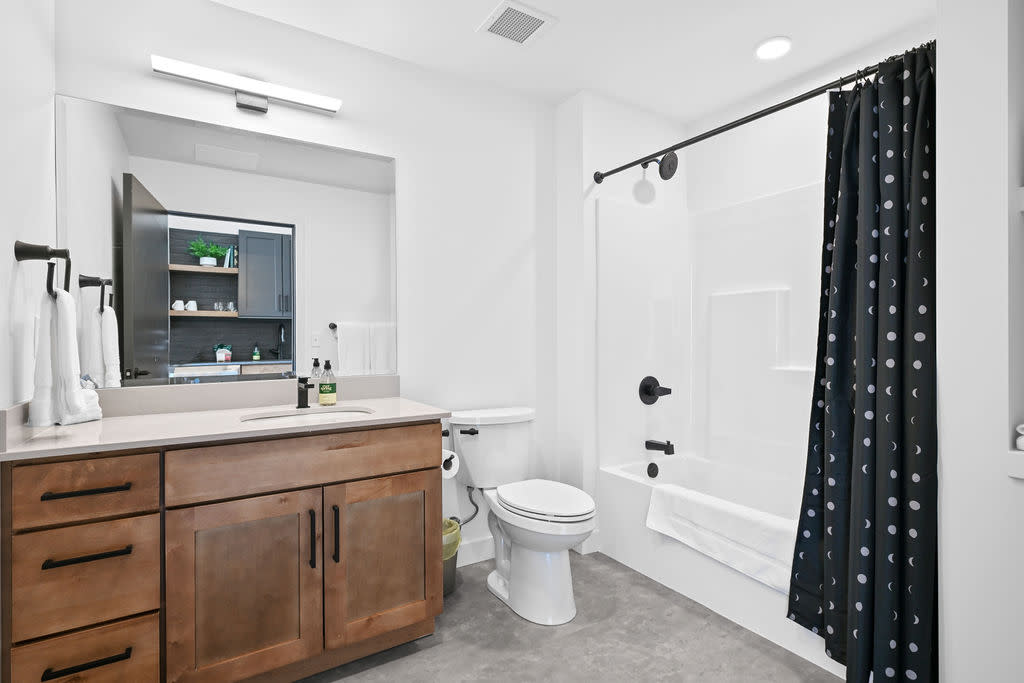 Urbane424 Furnished Bathroom