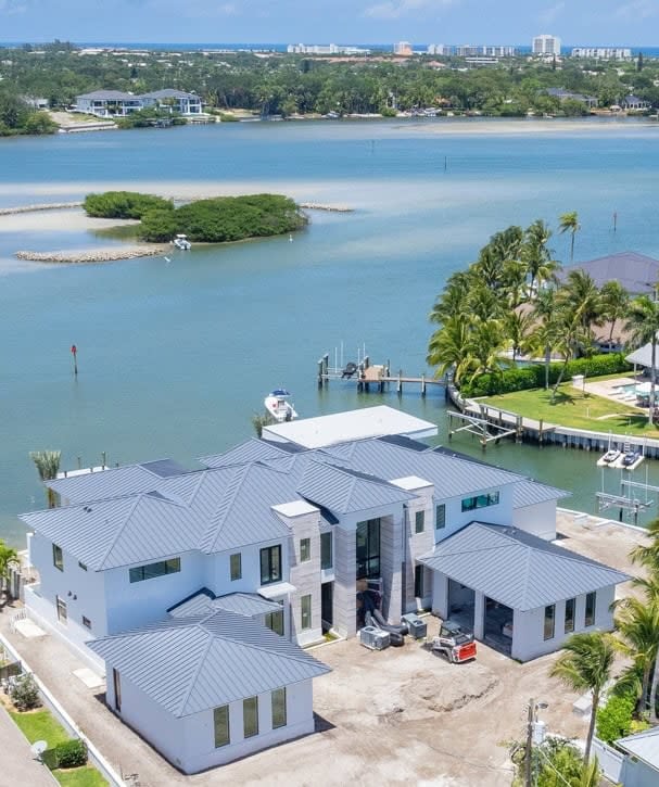 Roofing company Jupiter FL. New Aluminum roof install. Color is Charcoal Gray