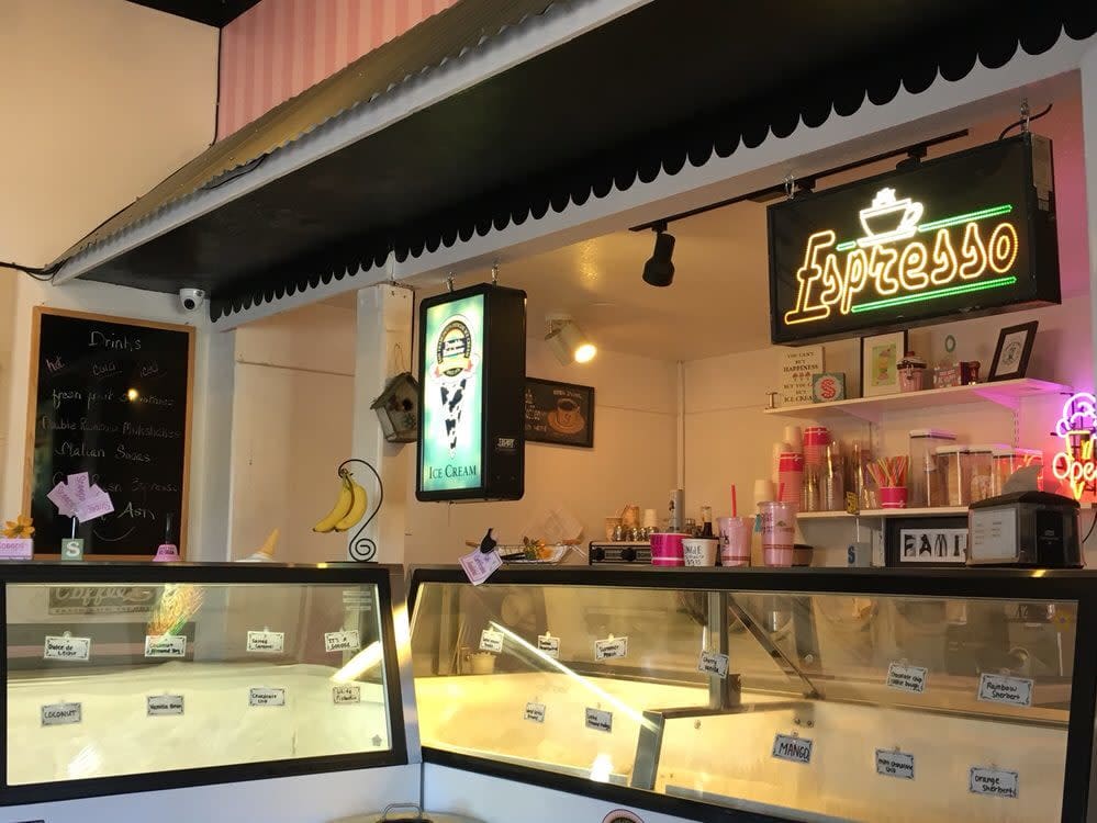 Scoops Ice Cream Deli Catering - Inside