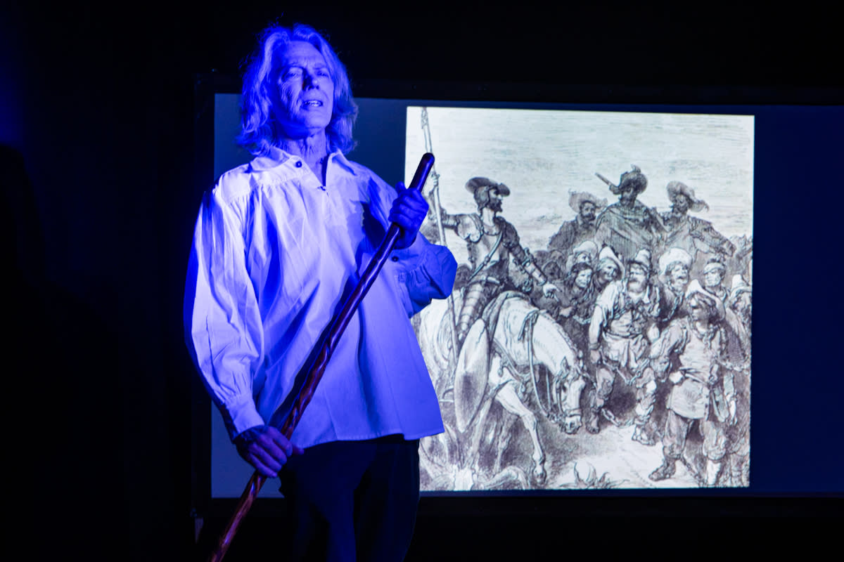 The Poet of the Moon meets Don Quixote