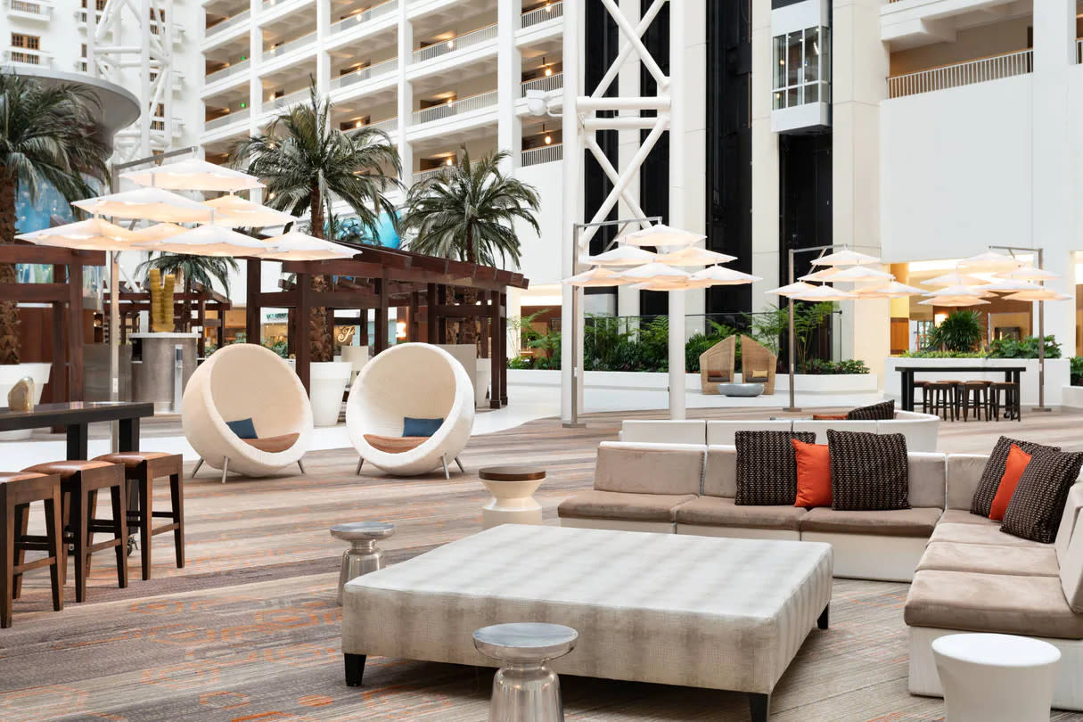 Atrium Lounge Seating at Renaissance Orlando