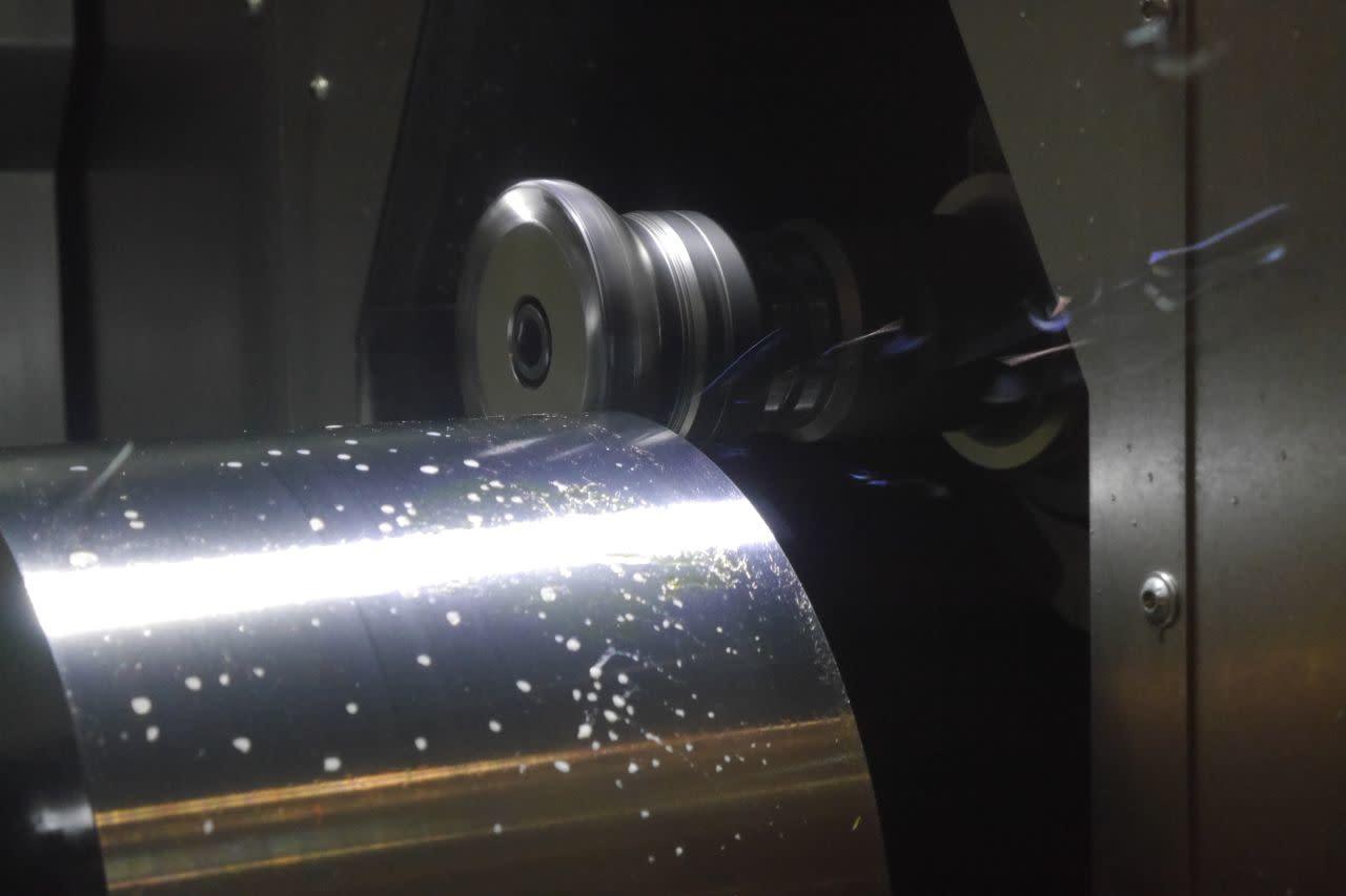 5-Axis CNC machining at Simmons Machine Tool Corporation in Albany, New York, USA
