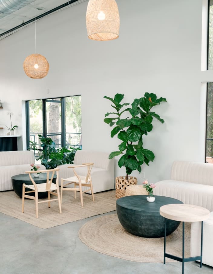 El Lugar Tasting Room & Lounge