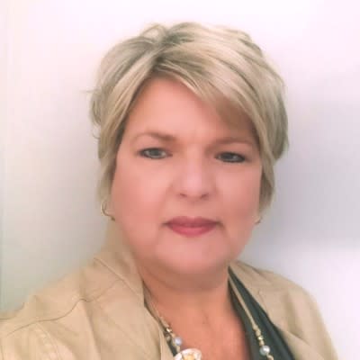 Brenda Armour headshot