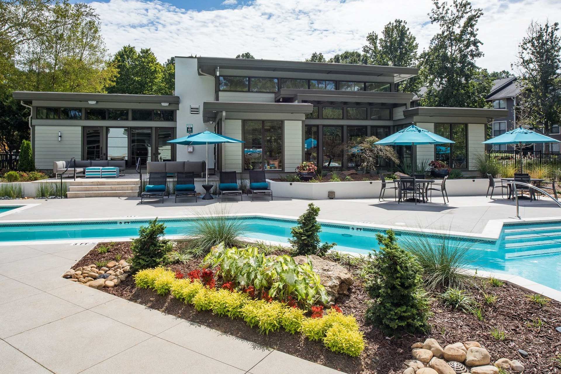 Pool & Clubhouse