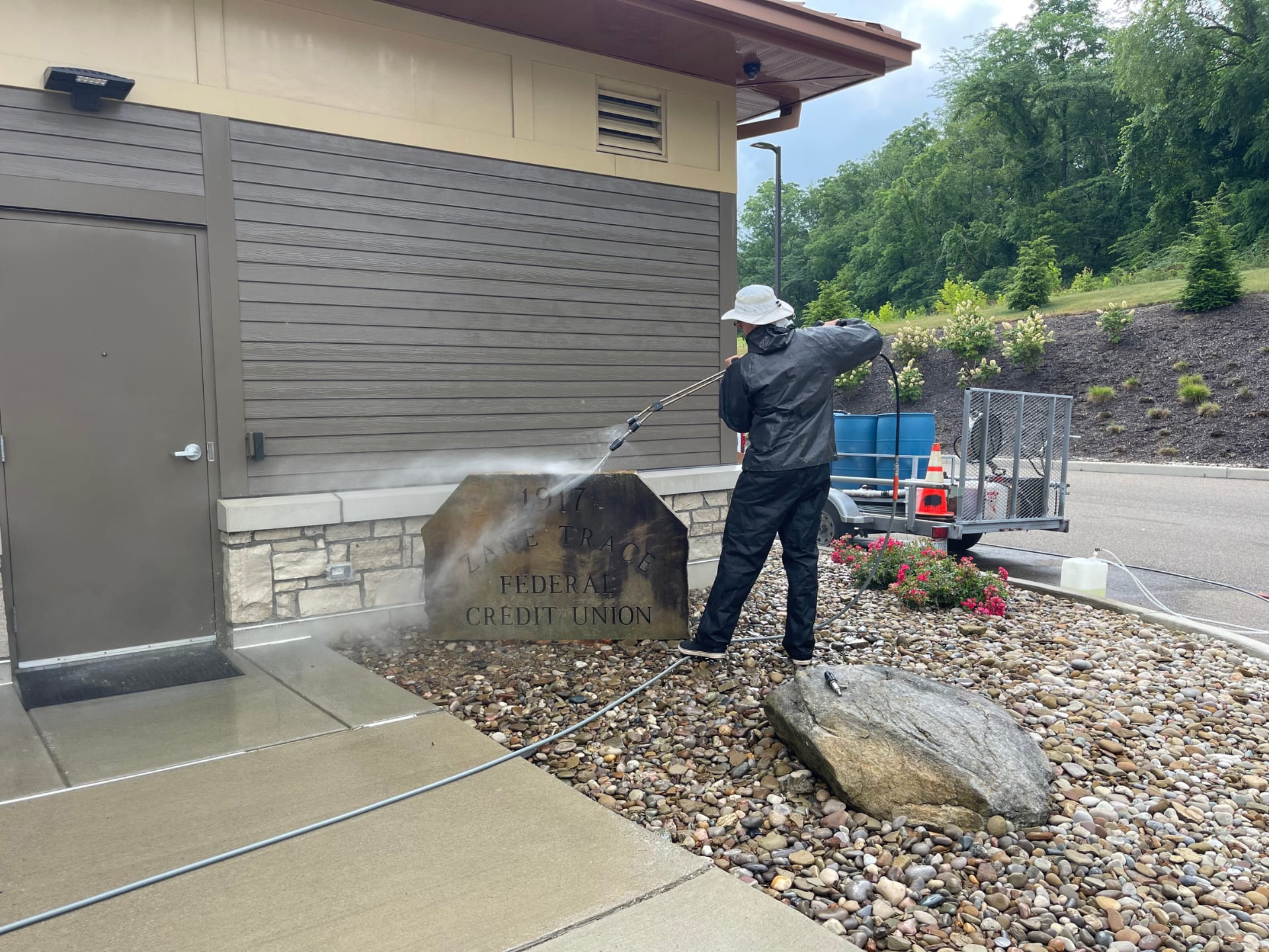 Power Clean pressure washing Zane Trace Bank in Zanesville Ohio