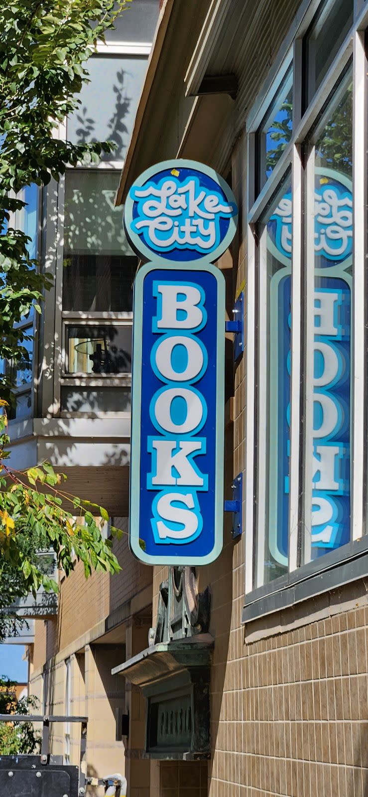 Lake City Books sign