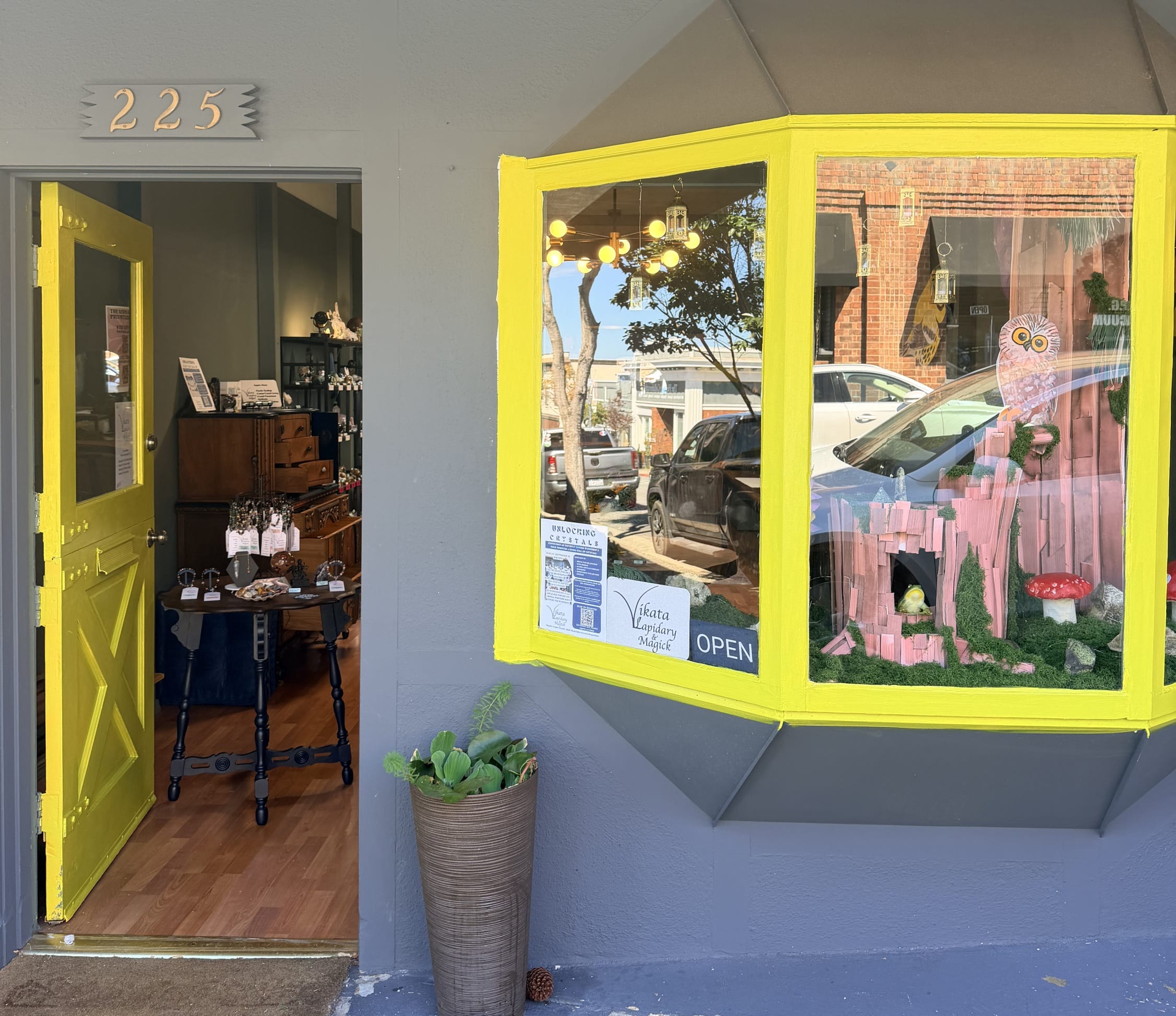 Vikata Lapidary and Magick Storefront