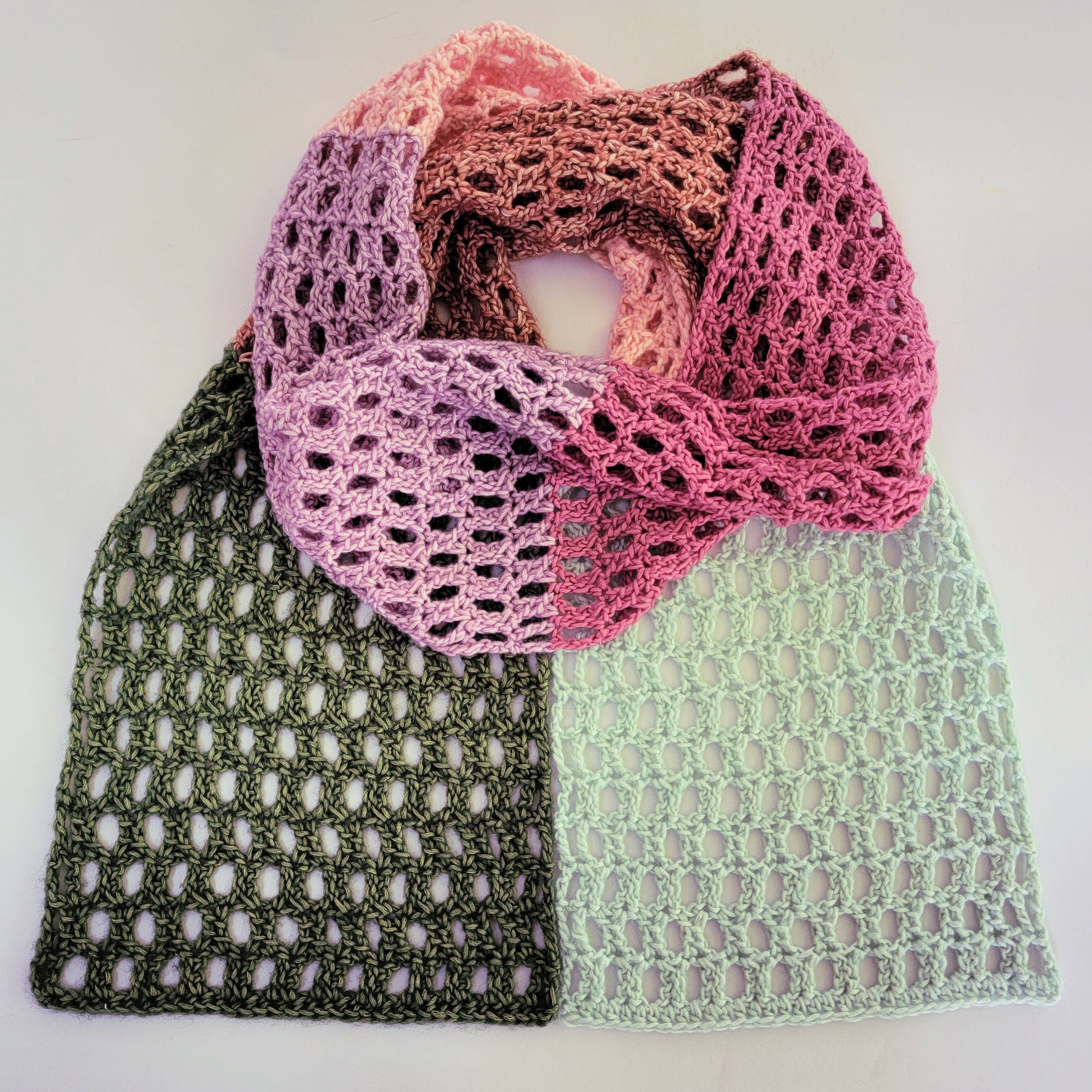 linked crochet mesh swatch