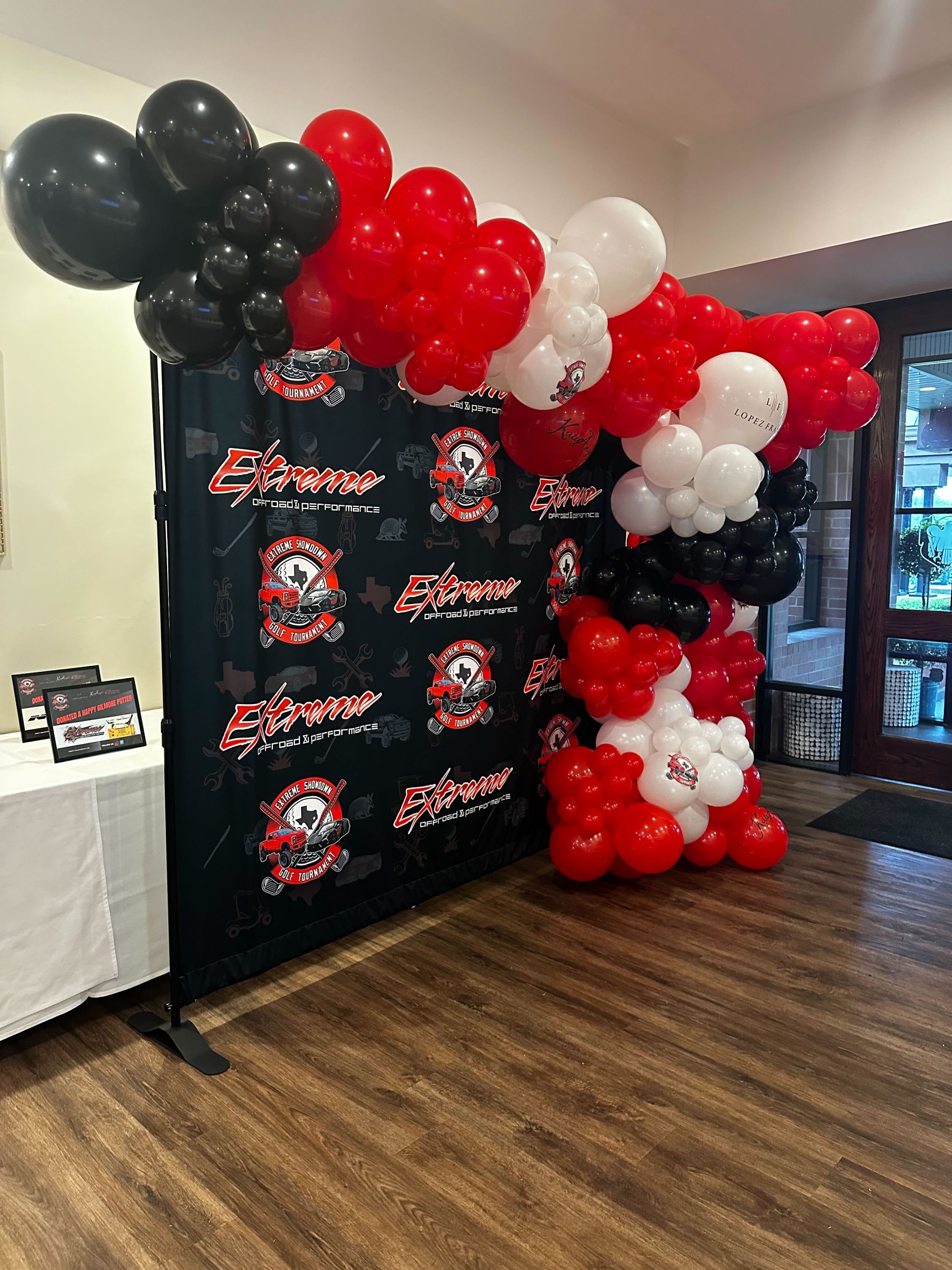 Step and repeat banner