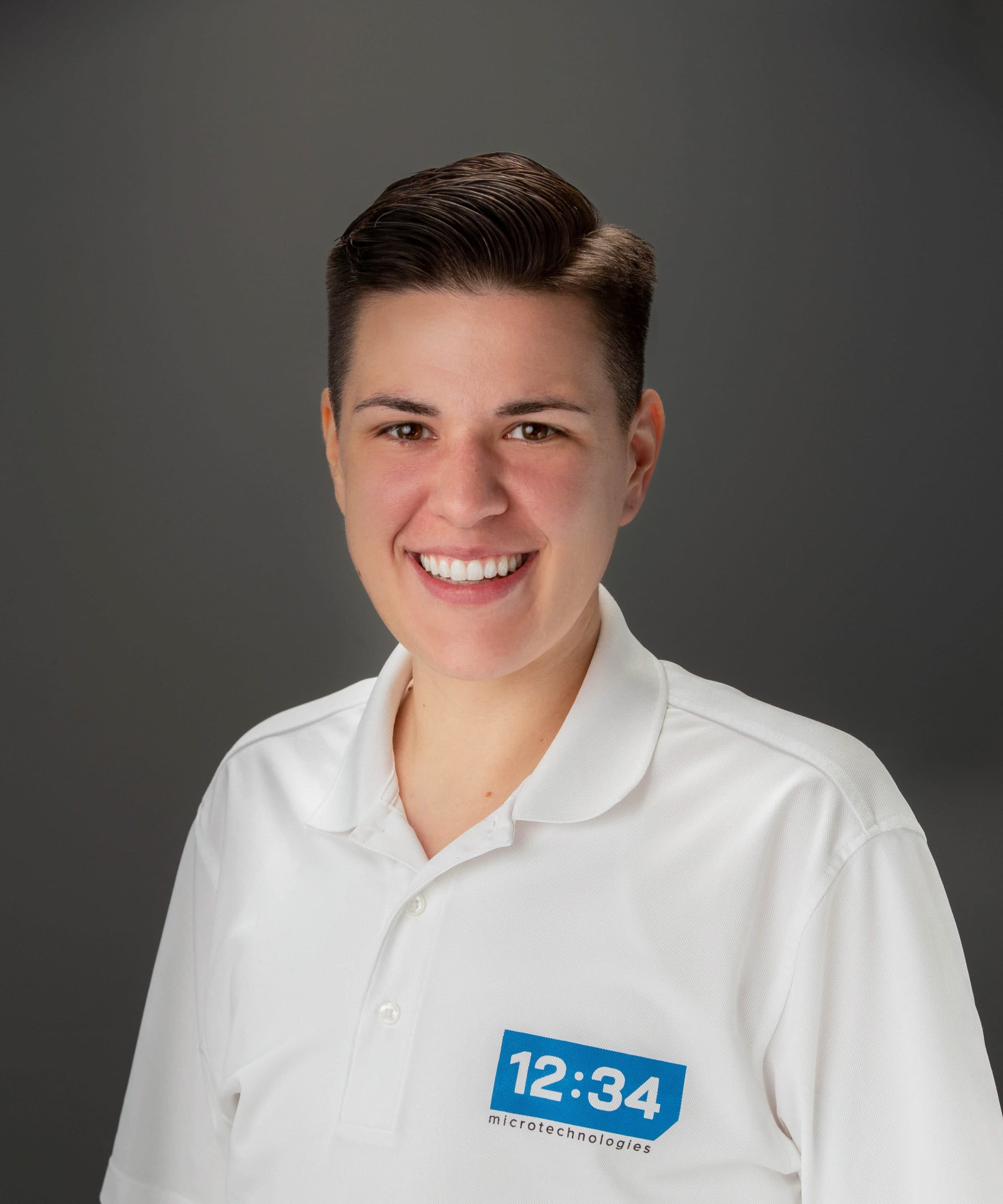 Eva Dombrowski Headshot