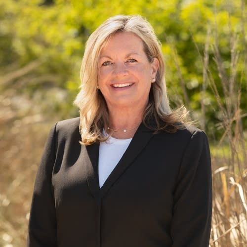 Photo of Kim Dixon