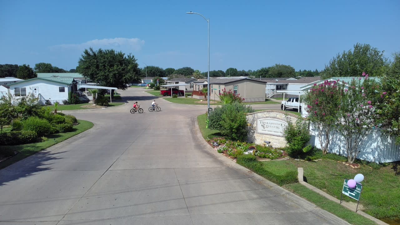 Briarwood Estates Community Entrance
