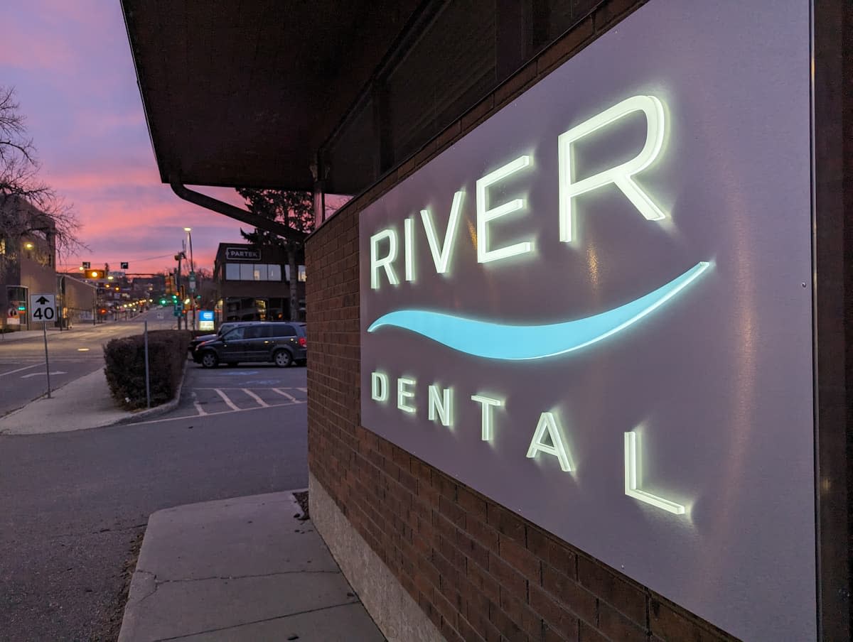 Push-through Signs River Dental Medicine Hat