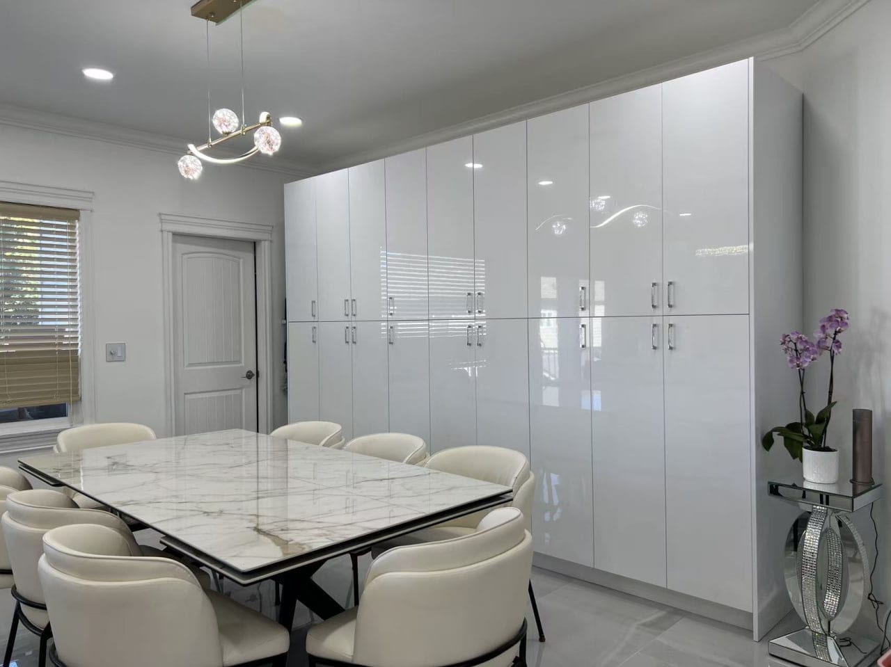 Custom built-in pantry cabinets by Blue Valley Cabinets, Metro Vancouver