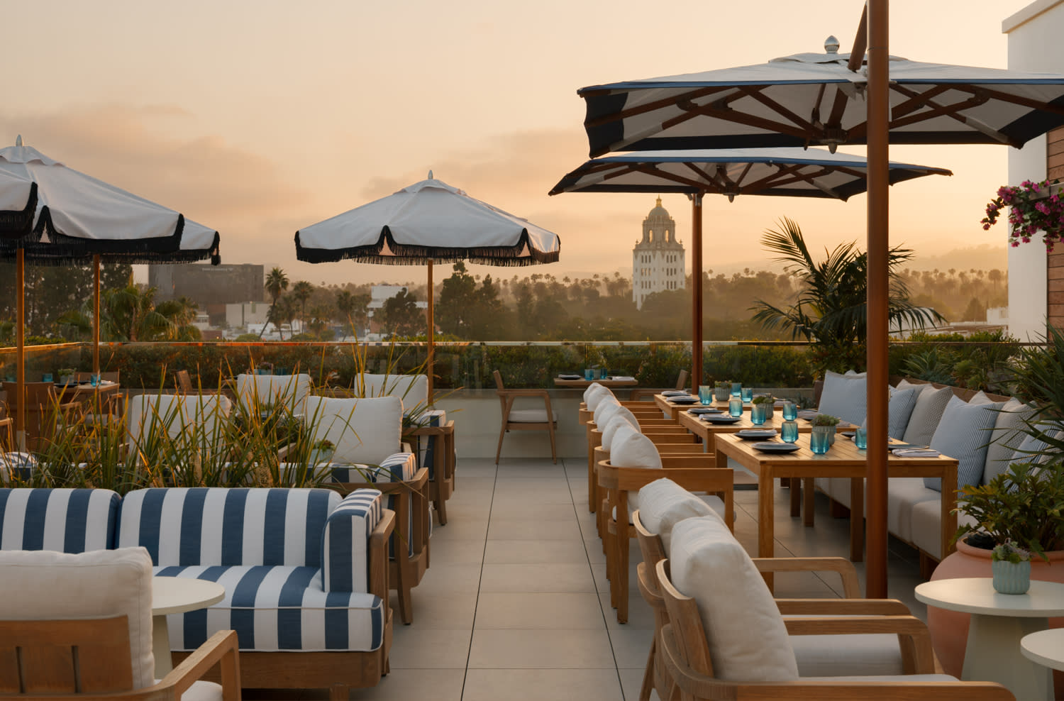 Poza Rooftop at L'Ermitage Beverly Hills