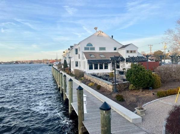 S&P Oyster Restaurant and Bar, a restaurant along the Mystic River.