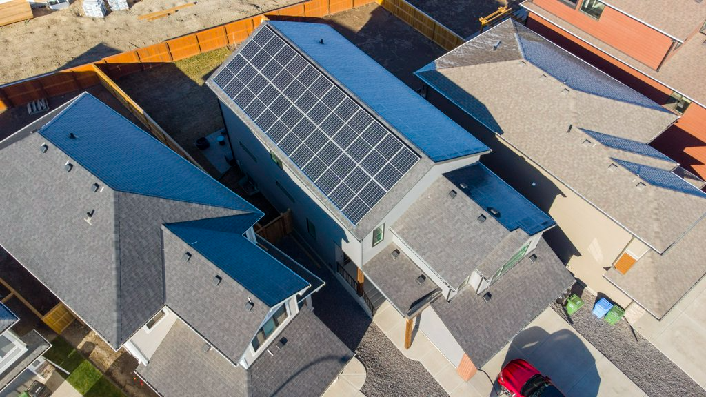 House with solar panels by Avalon Master Builder