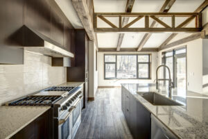 Middelveens kitchen by STW Cutting Edge Carpentry Inc.